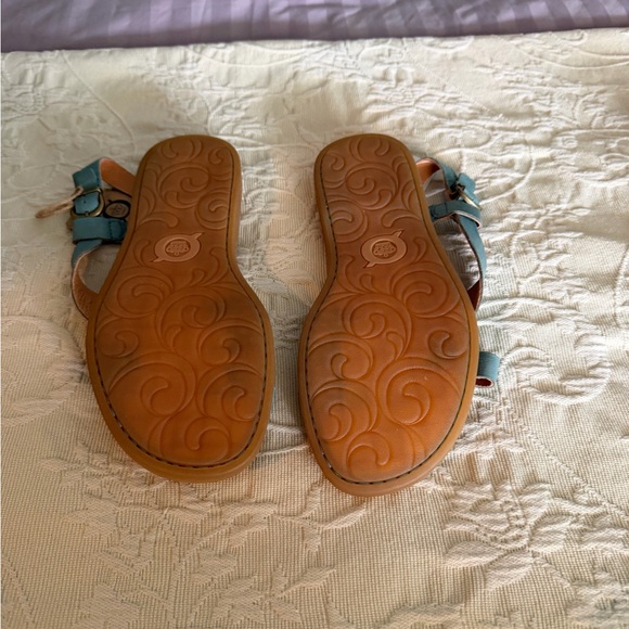 Born women’s sandals NWT - Picture 3 of 3